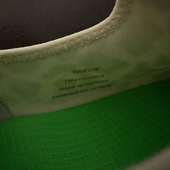 OOFOS Women's OOmg eeZee Low Shoe - Rose Leopard Size - 8 - Picture 2 of 8